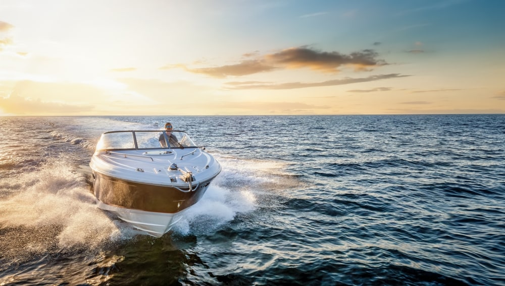 shutterstock_2489696009-min wake surfing